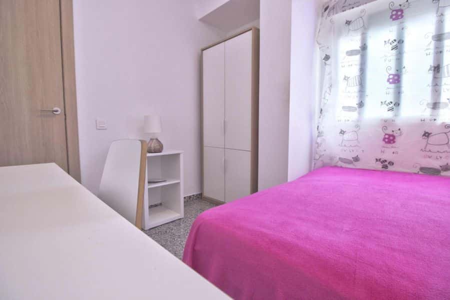 Habitación en piso de 5 habitaciones en Algirós