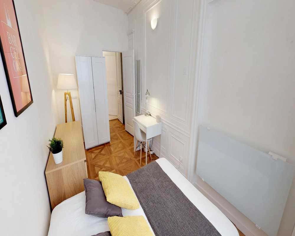 Chambre dans le rue Jarente