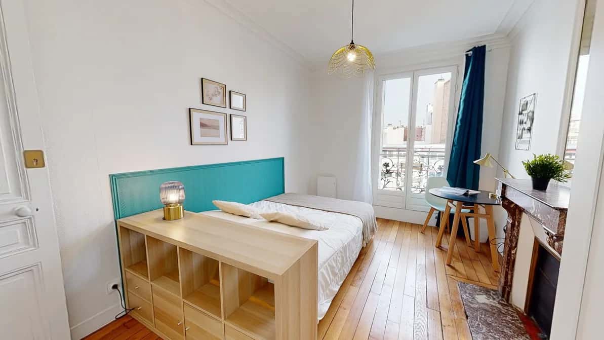 Chambre dans Rue des Cloys, Paris pour 155 m² avec 9 chambres