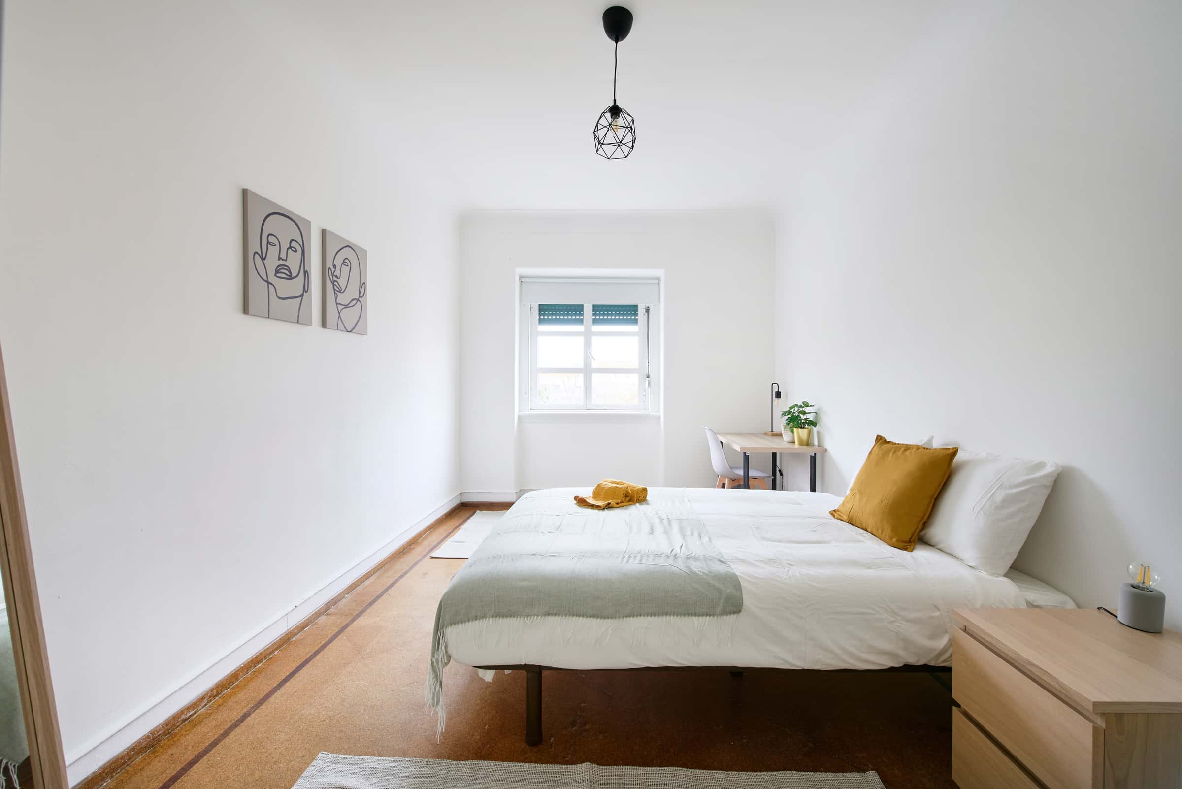 Bedroom in a 9-bedroom apartment in Rua Morais Soares, Lisbon - Room 7