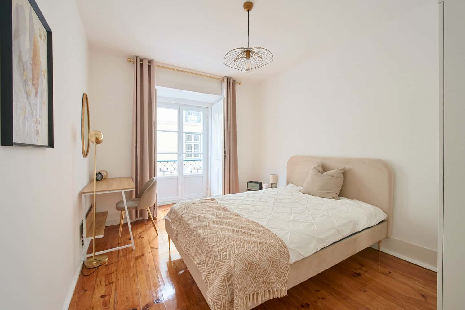 Room 9 - 83. Rua da Emenda 111 1