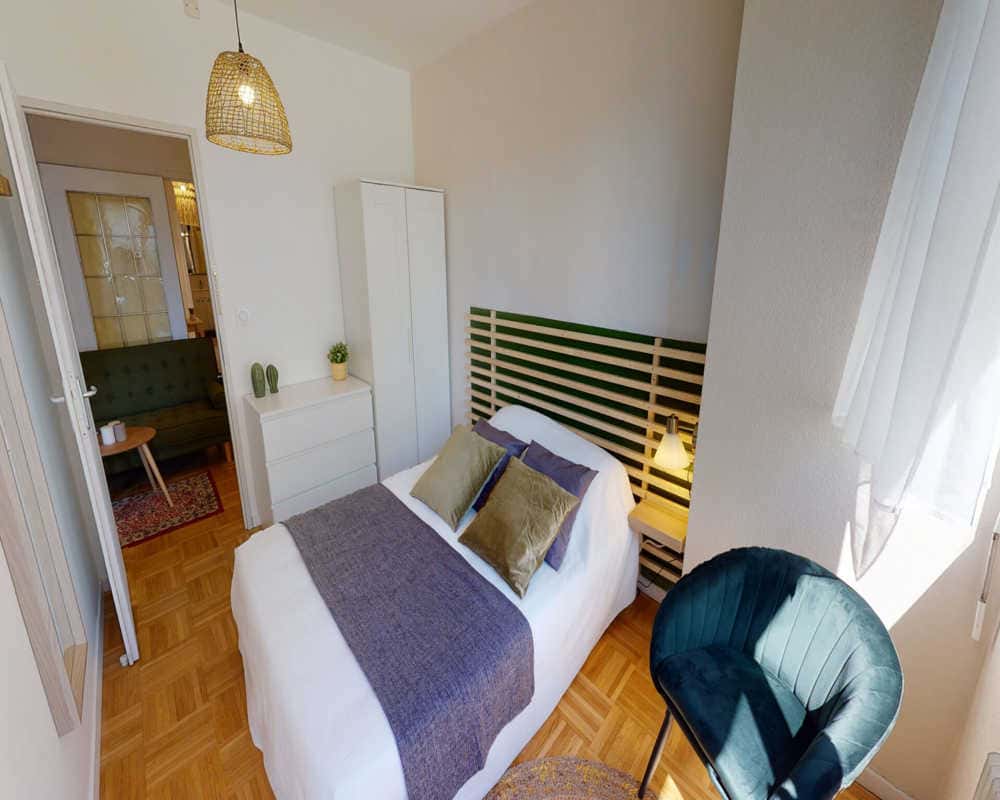 Chambre dans le rue des Emeraudes