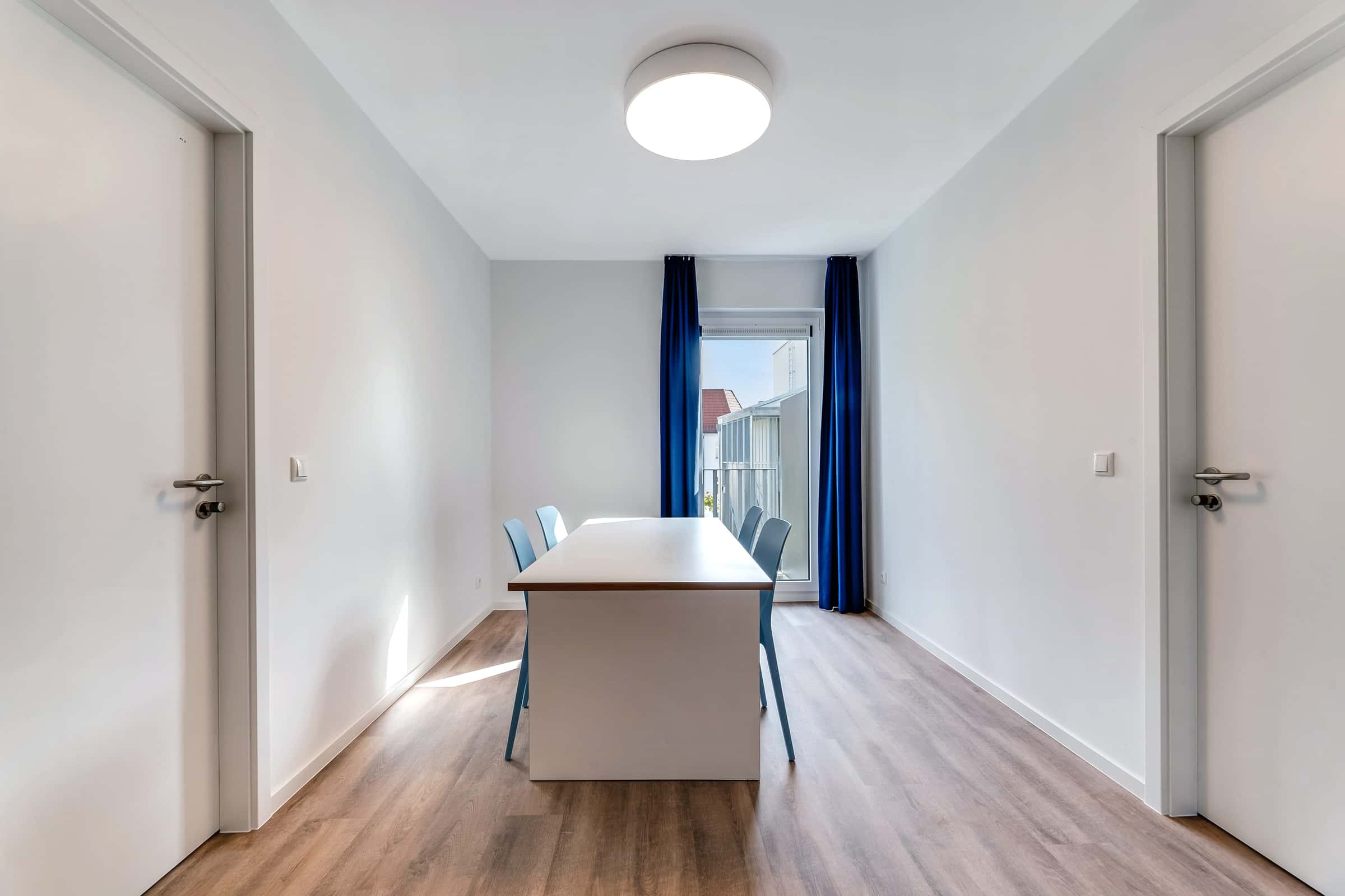 Fully furnished private room in a 5 people shared mixed apartment