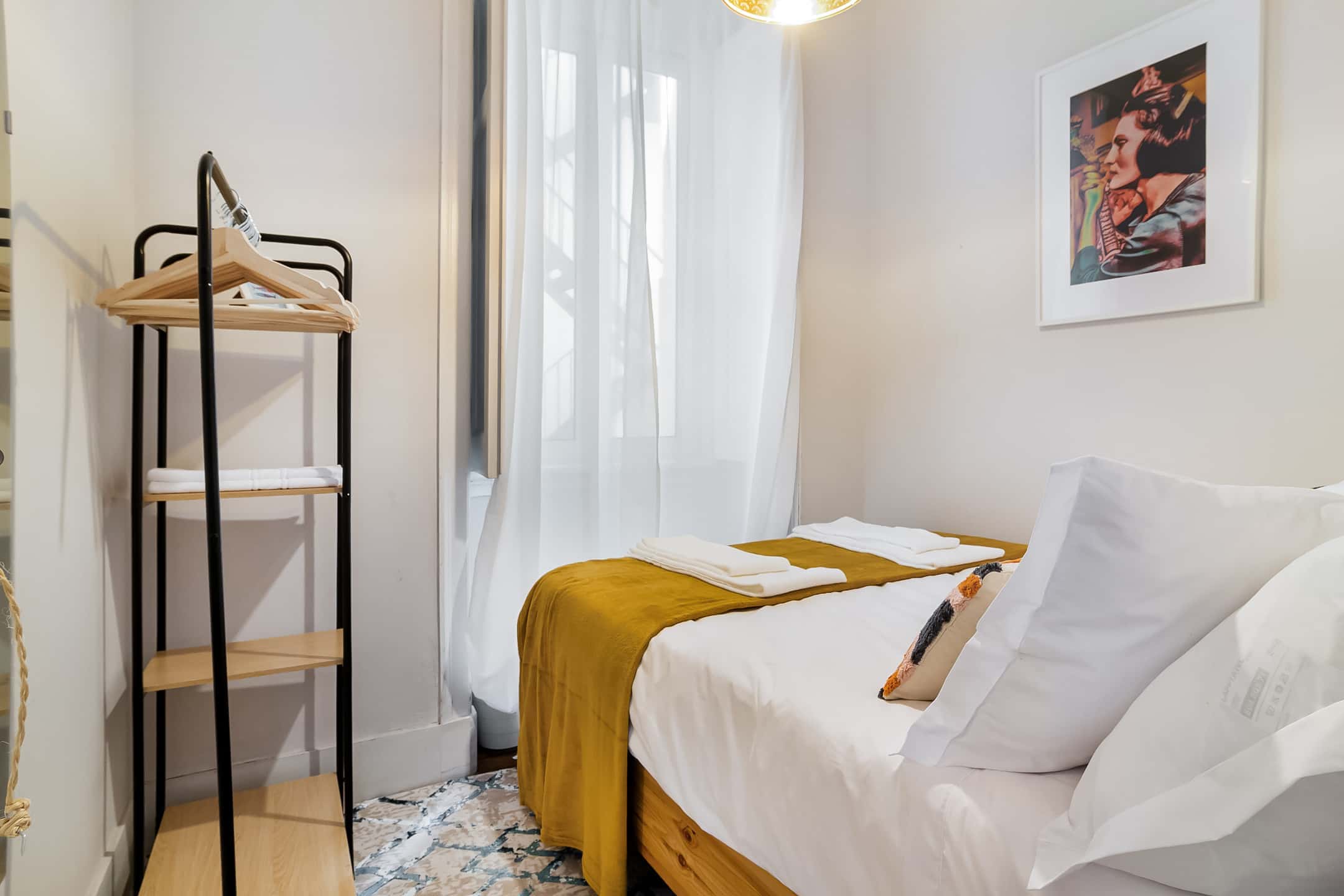 Room in a 5-bedroom apartment in Rua António Pedro, Lisbon - Mouraria Charm Room