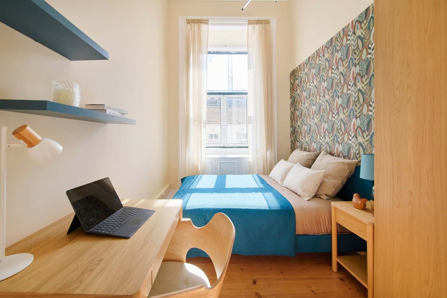 Room 6 - 91. Largo Vitorino Damasio 2 1D