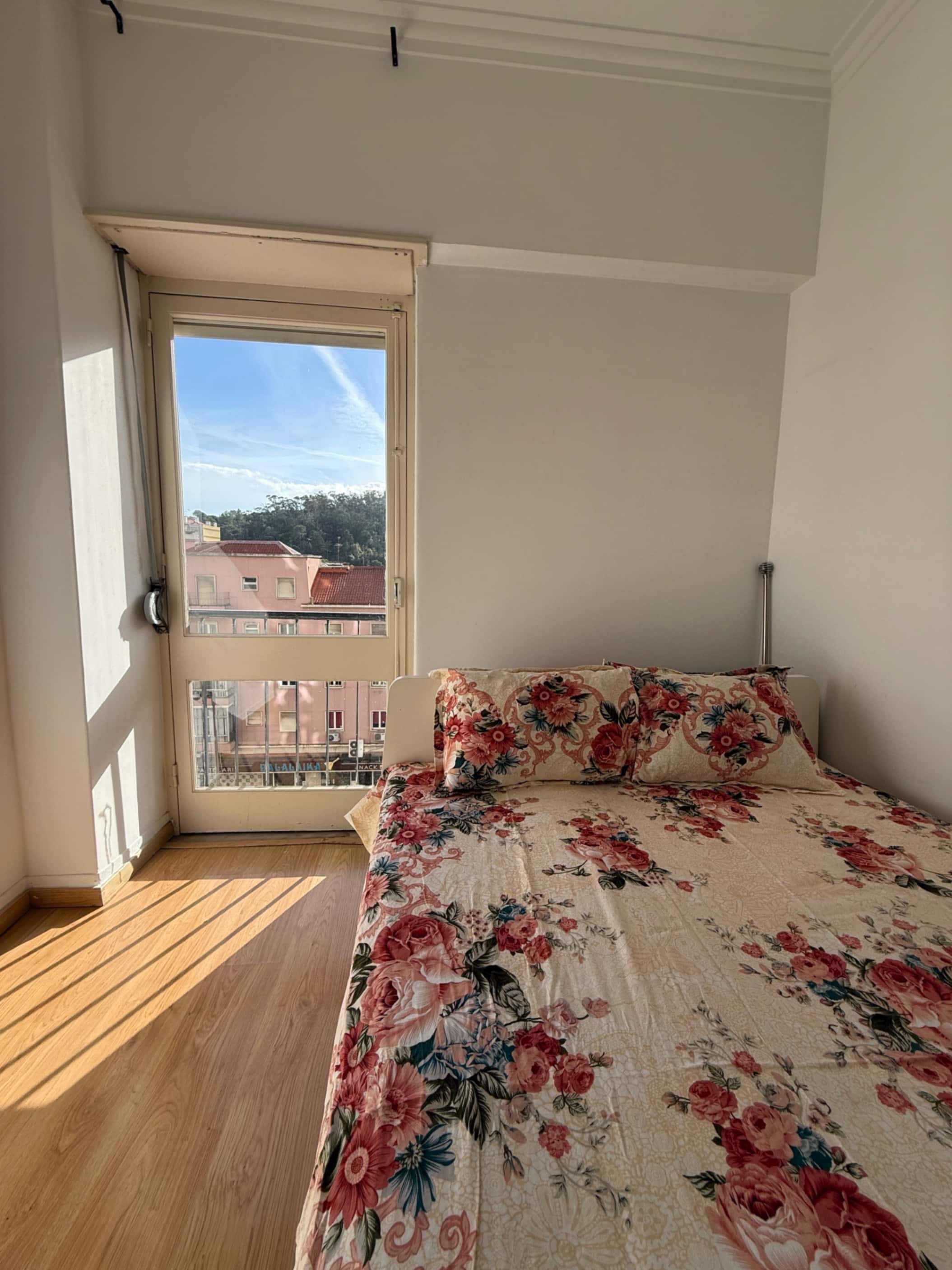 Room in Estrada de Benfica, Lisboa