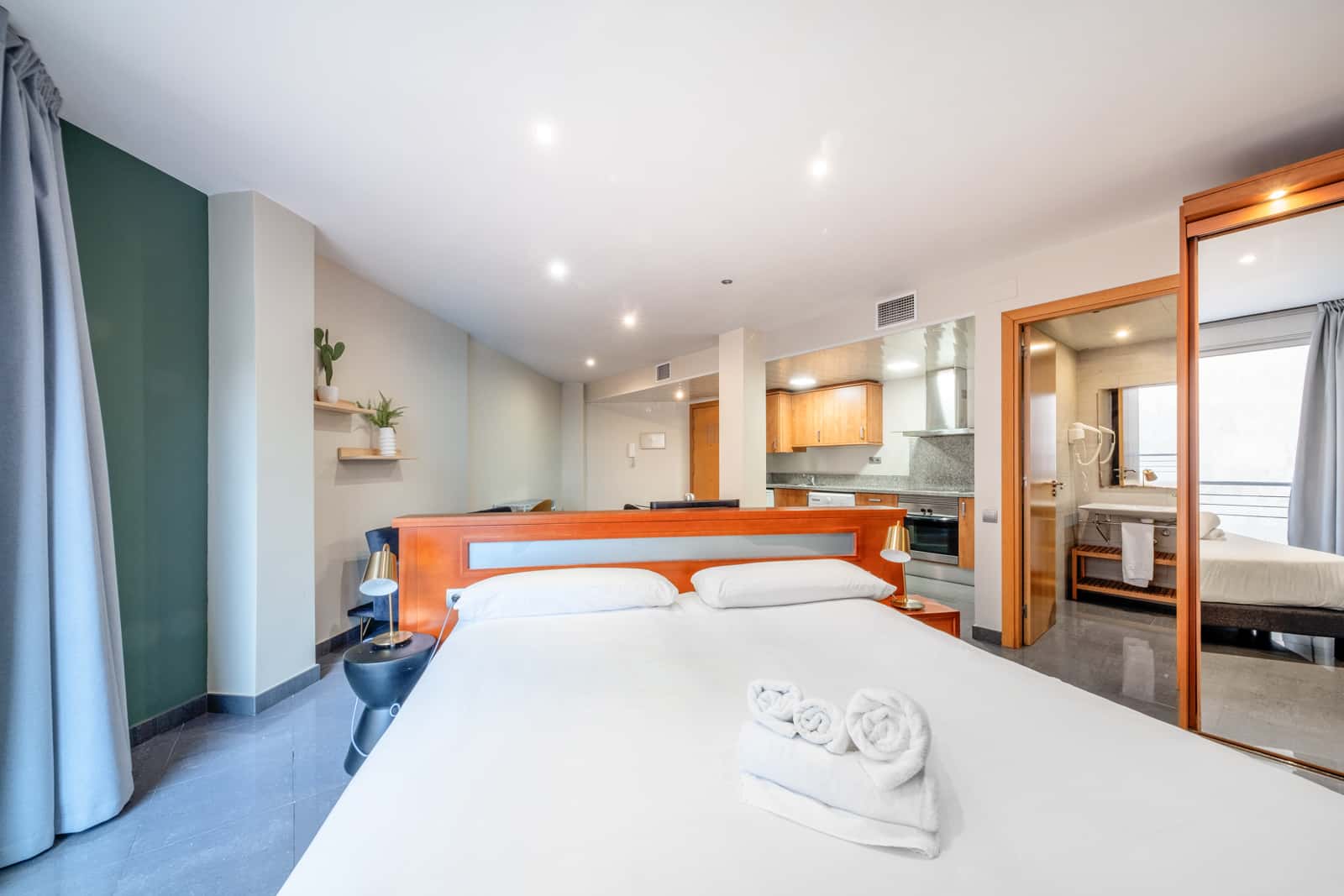 UNI1706 · Modern studio for 2 in City Centre