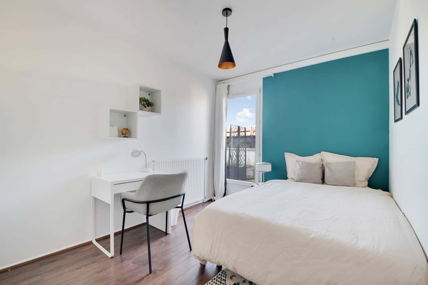 Move into this 10 m² room