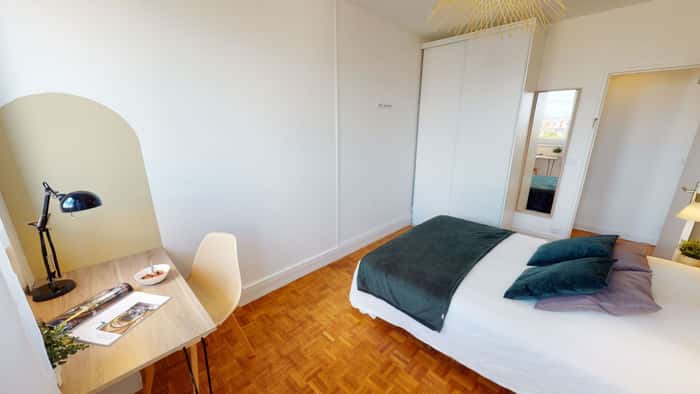 Listing photo thumbnail