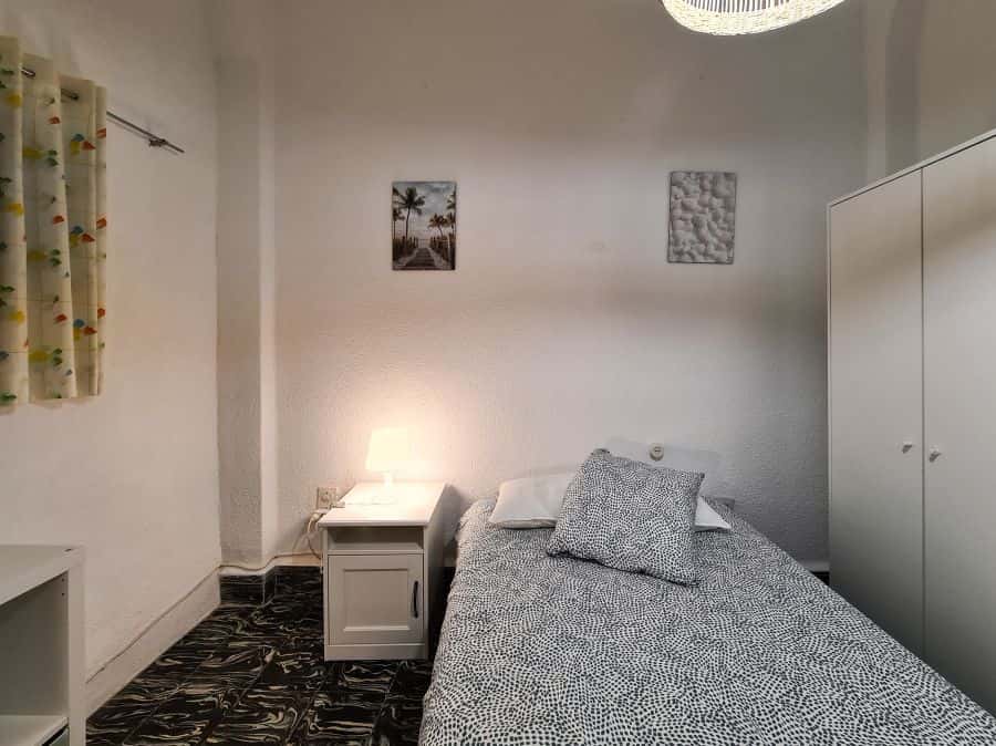 Habitación en piso de 5 habitaciones en Eixample