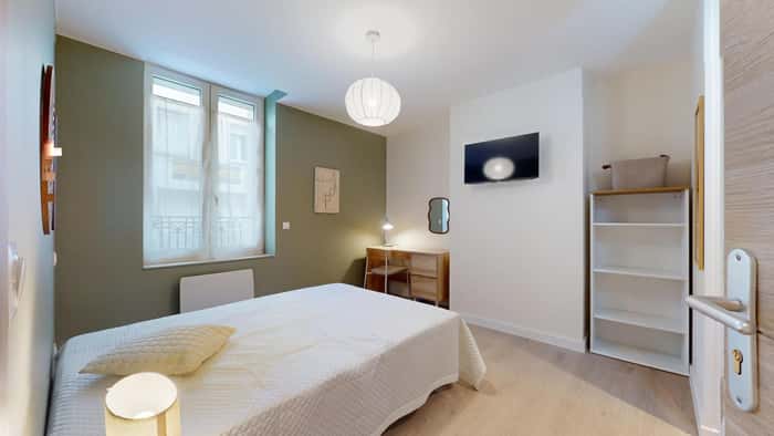 Listing photo thumbnail