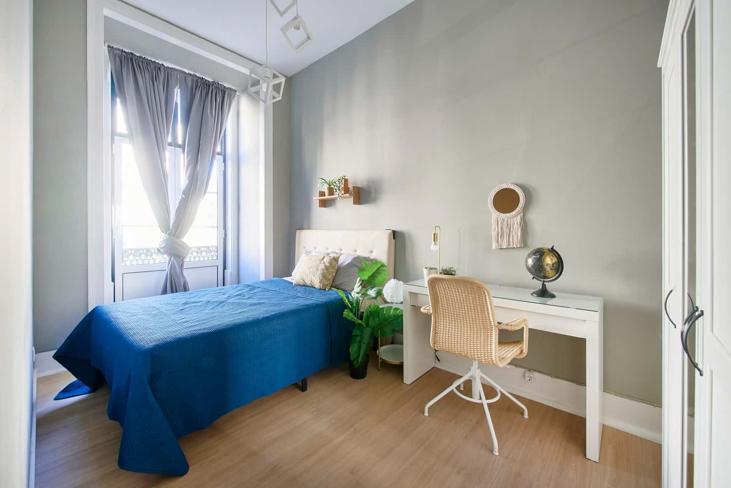 Room 1 - 92. Largo Vitorino Damasio 2 1E