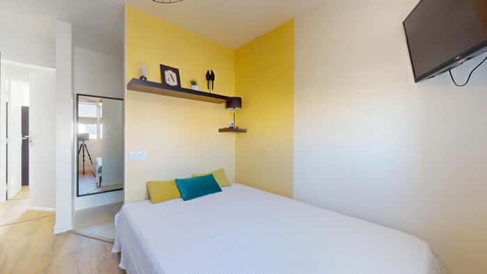 Listing photo thumbnail