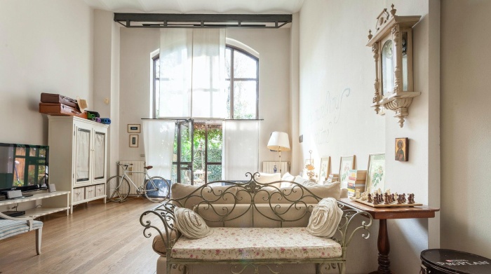 Listing photo thumbnail