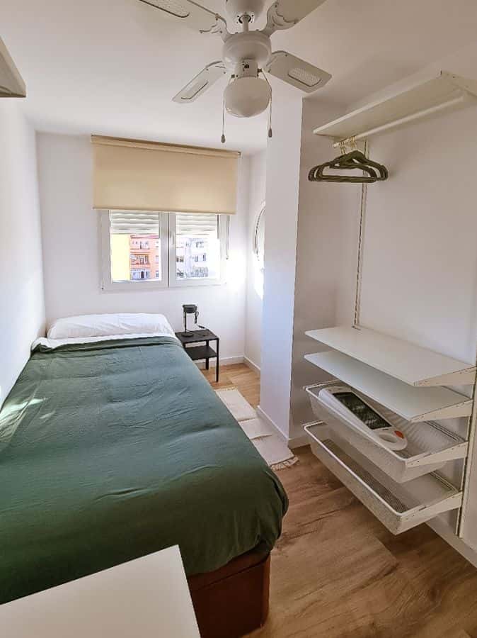 Habitación en piso de 4 habitaciones en Camins Al Grau