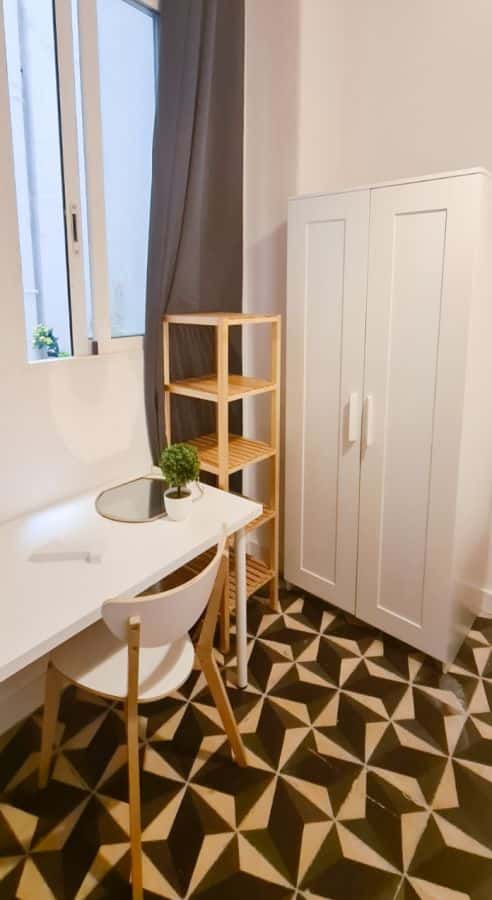 Habitación en piso de 6 habitaciones en Ciutat Vella