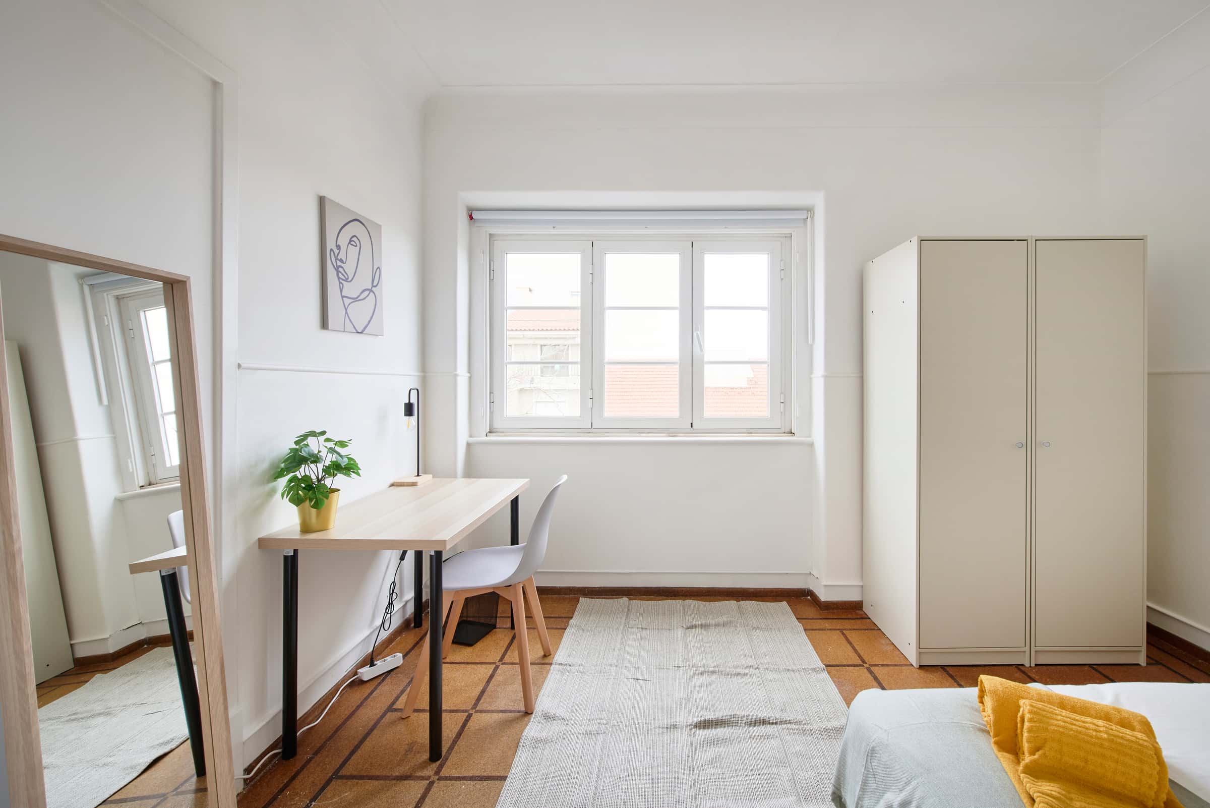 Bedroom in a 9-bedroom apartment in Rua Morais Soares, Lisbon - Room 2
