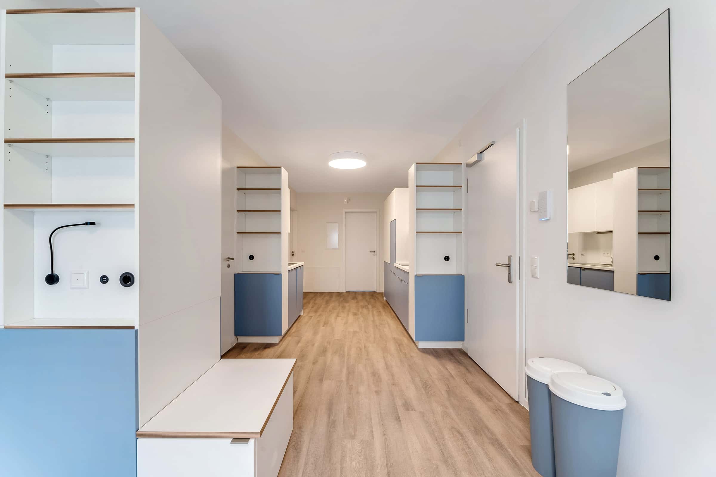 Fully furnished private room with balcony in a 5people shared mixed apartment Nearby HTW University