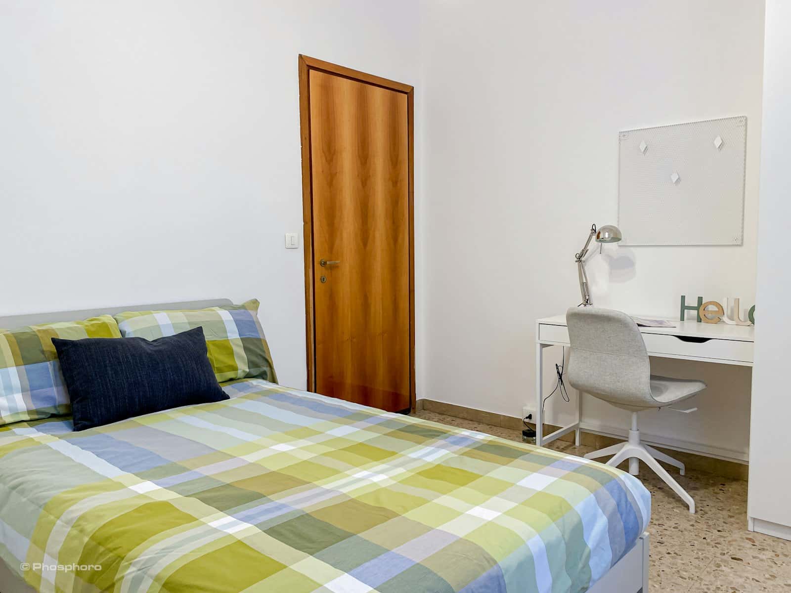 Stanza in Via Gino Trainotti, Verona di 130 m² con 5 camere