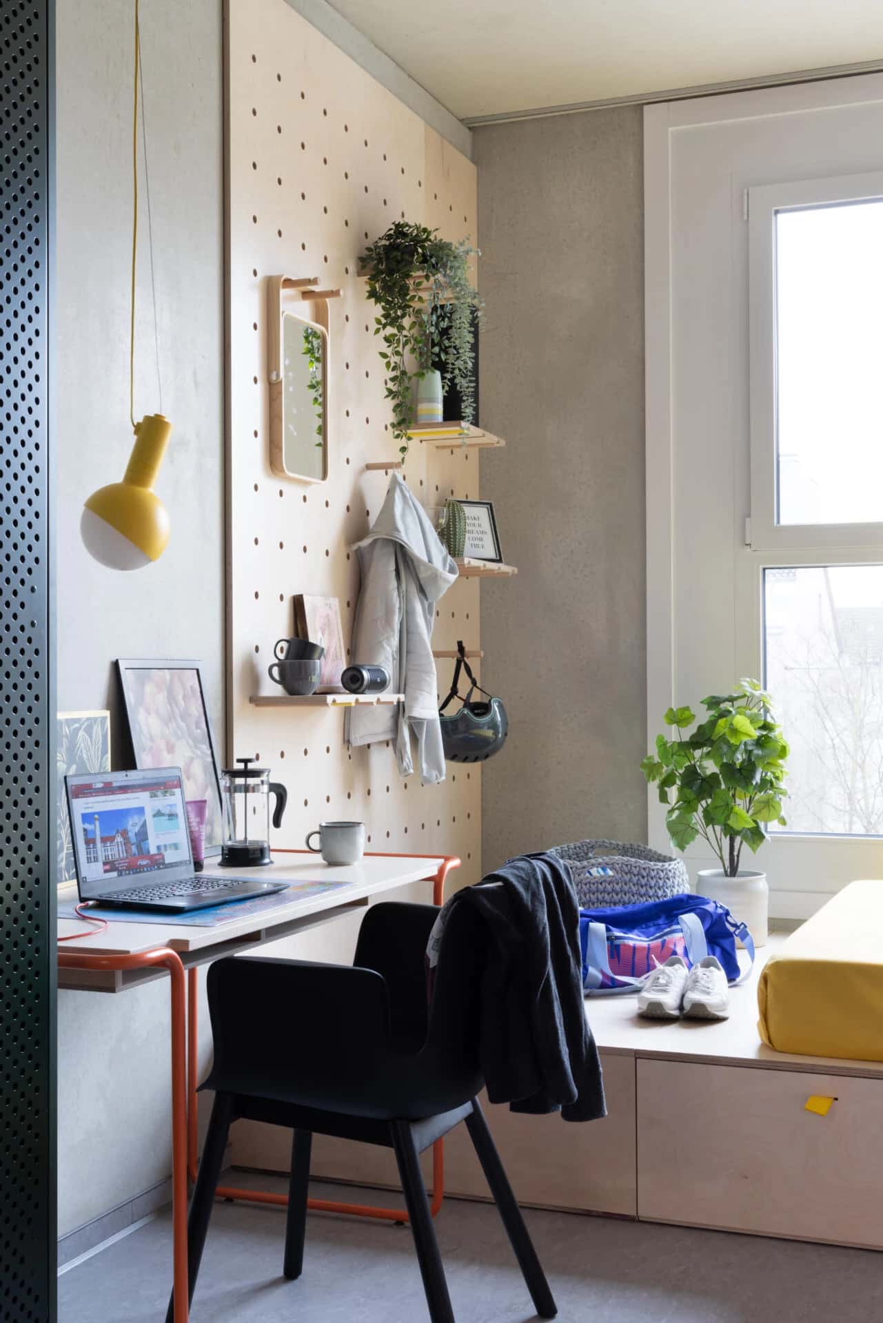 Modern Medium Studio