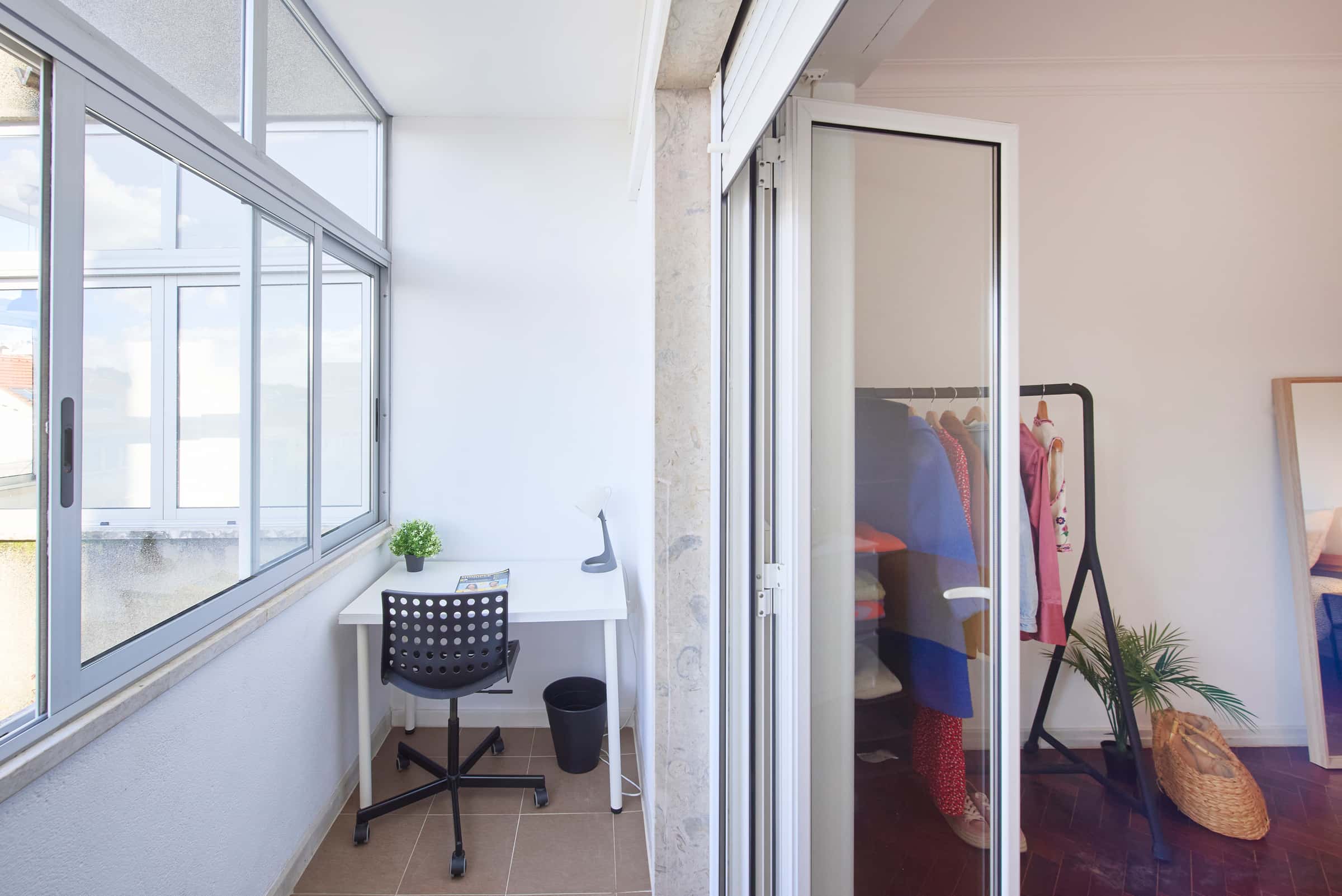 Bedroom in a 7-bedroom apartment in Lisbon - Room 4