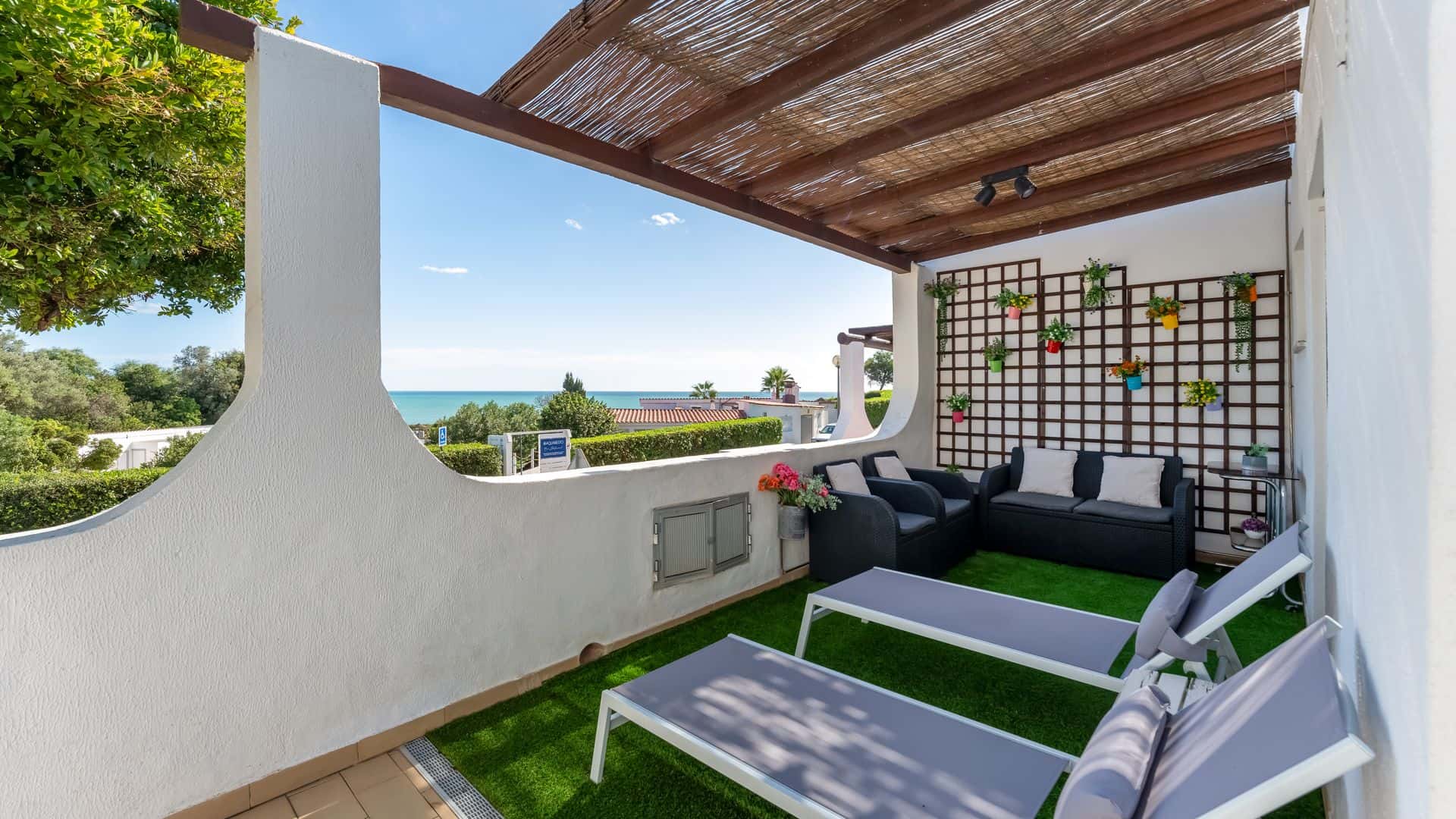 Ocean View 3 BDR House With Patio