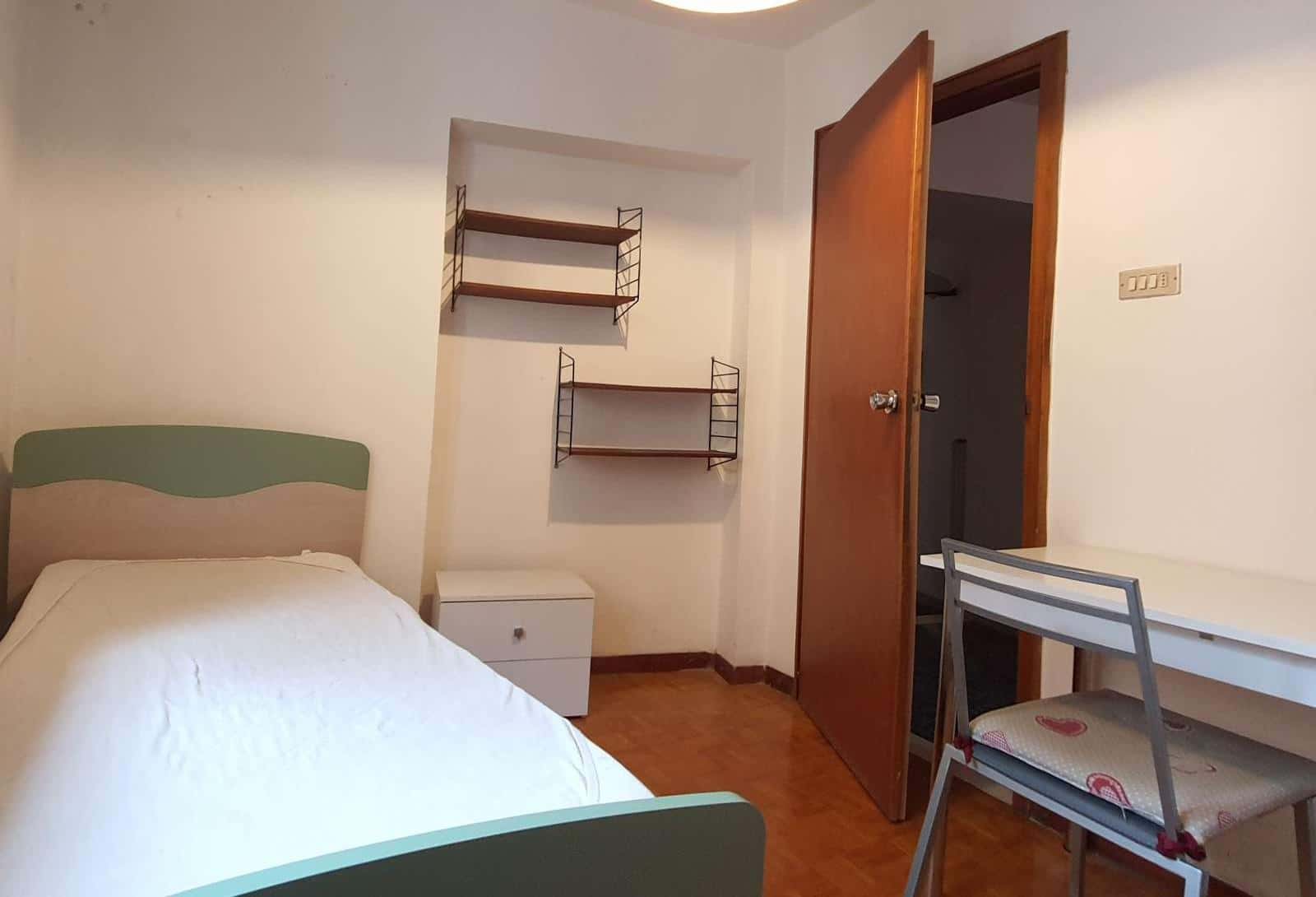 A11/S1 - Single Bed in Rooms in apartment in Centro Storico a Trento