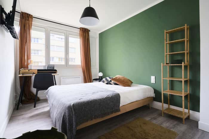 Listing photo thumbnail