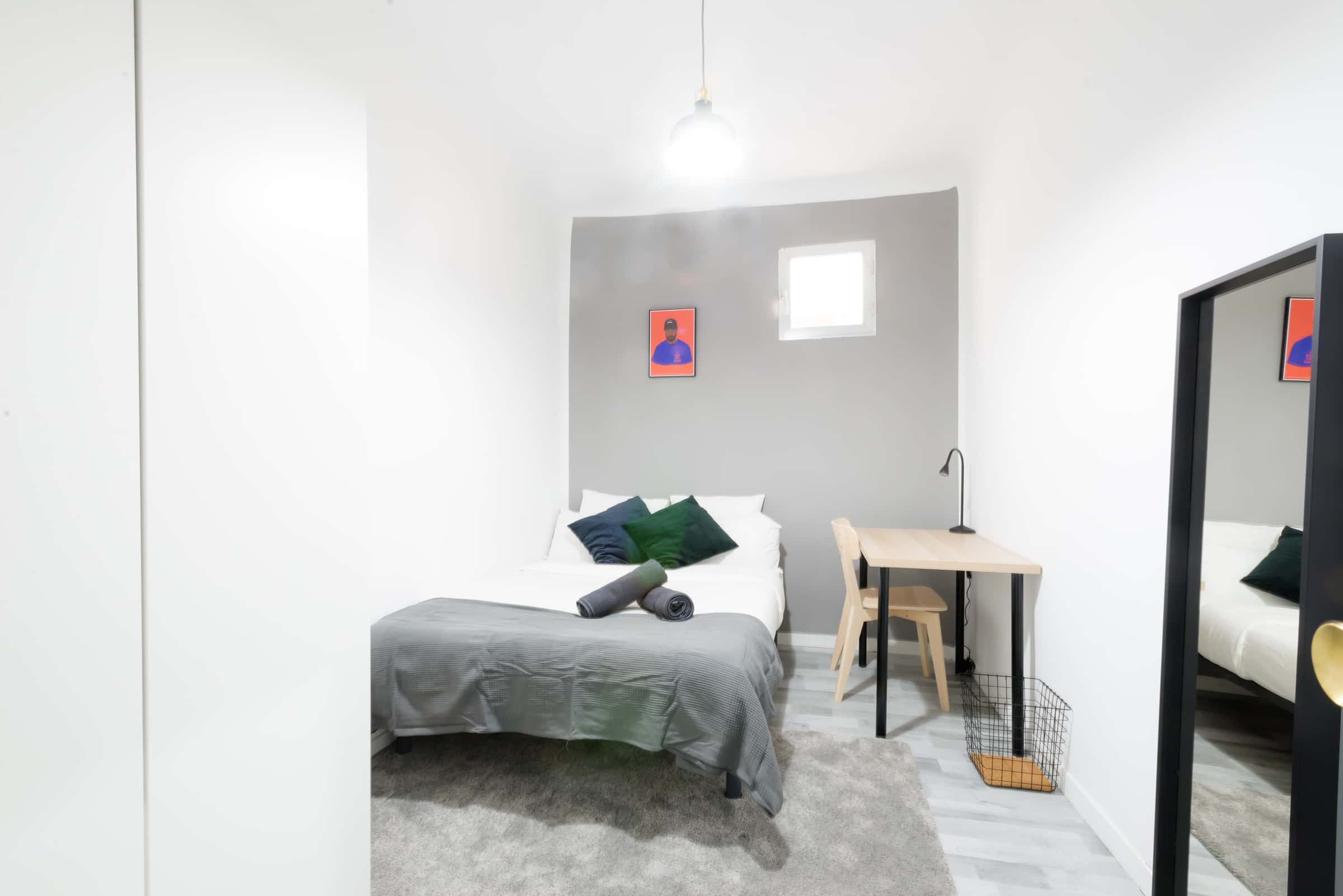 Habitación individual en Via Calle Conde de Romanones  º Cent Izq Int