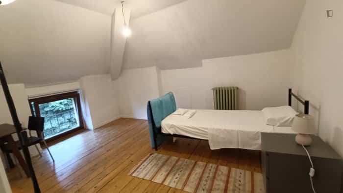 Listing photo thumbnail