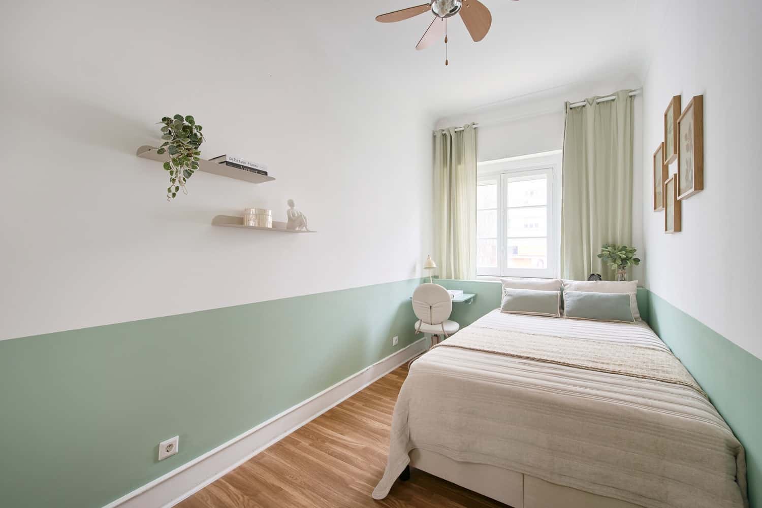 Room 6 - 87. Avenida de Roma 16 2E