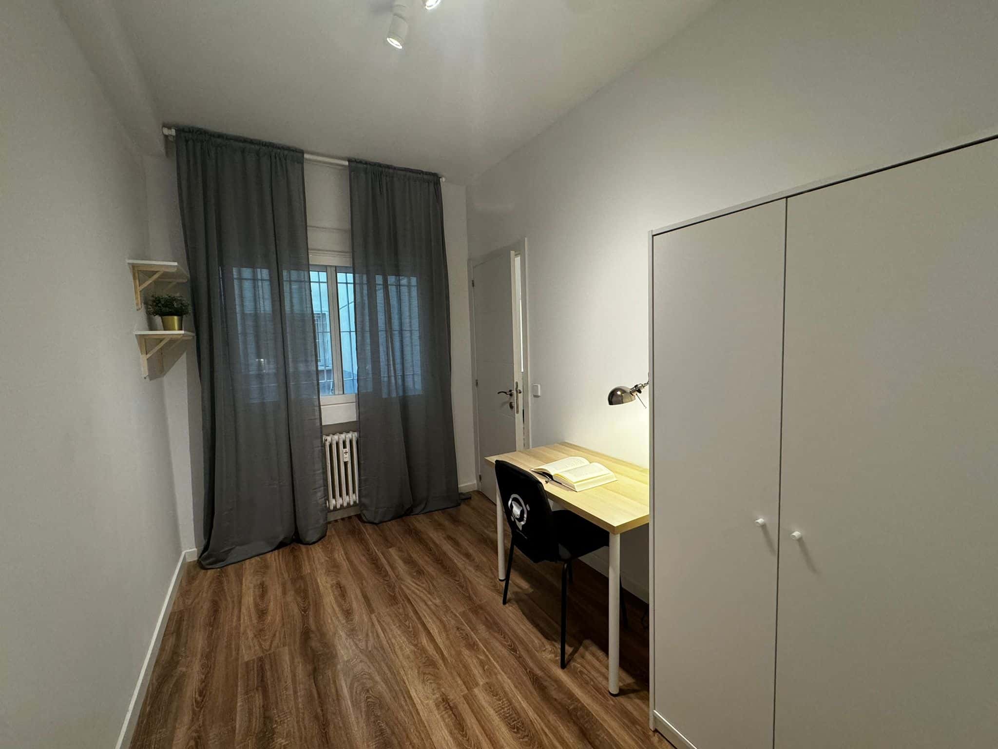 Calle de Cea Bermúdez, 63