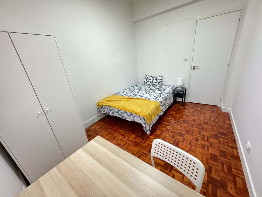 Habitación en piso de 3 habitaciones en Abando