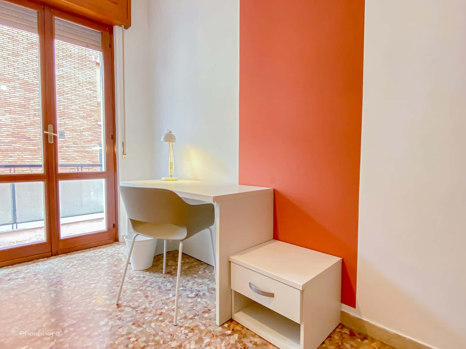Stanza in Via Mario Morgantini, Verona di 120 m² con 4 camere