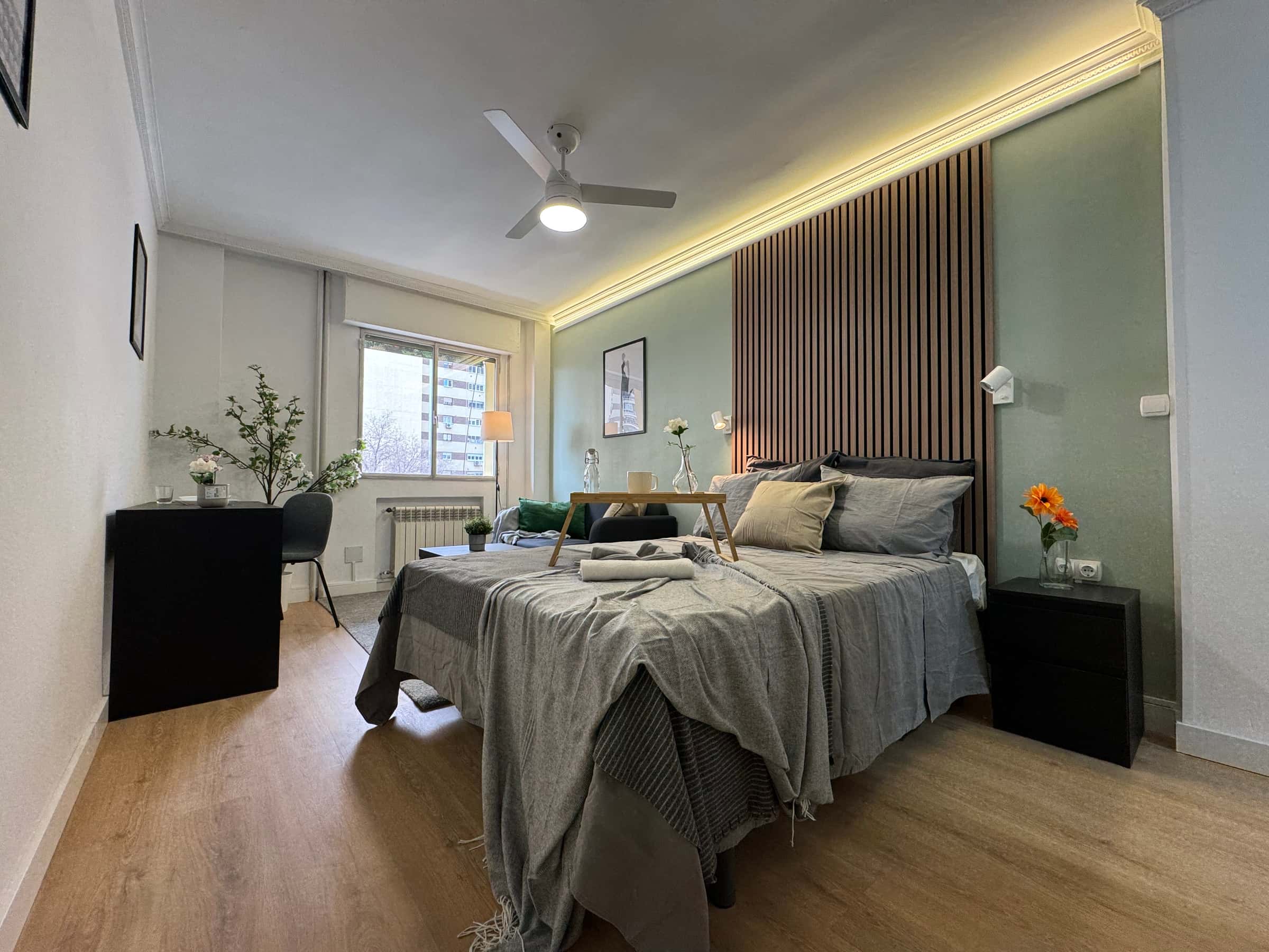 Zimmer in Plaza Villafranca de los Barros, Madrid für 100 m² mit 5 Schlafzimmer