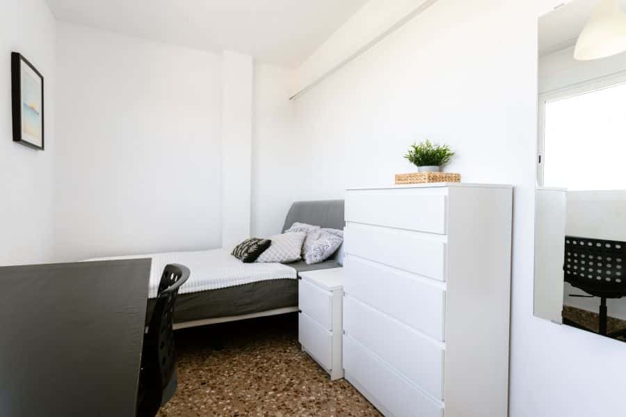 Habitación en piso de 5 habitaciones en Algirós