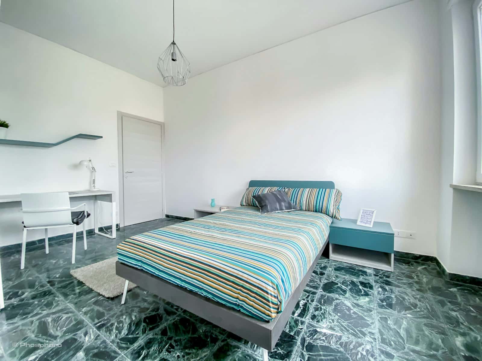 Stanza in Via Marcantonio della Torre, Verona di 75 m² con 3 camere