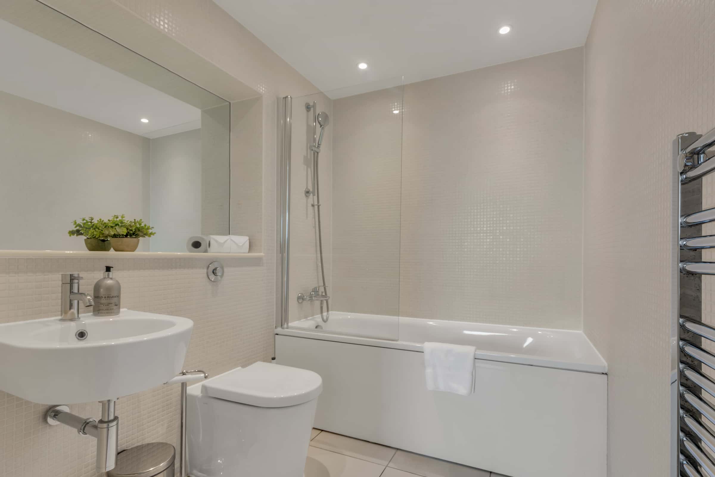 Apartamento em Lanterns Way, London para 80 m² com 2 quartos