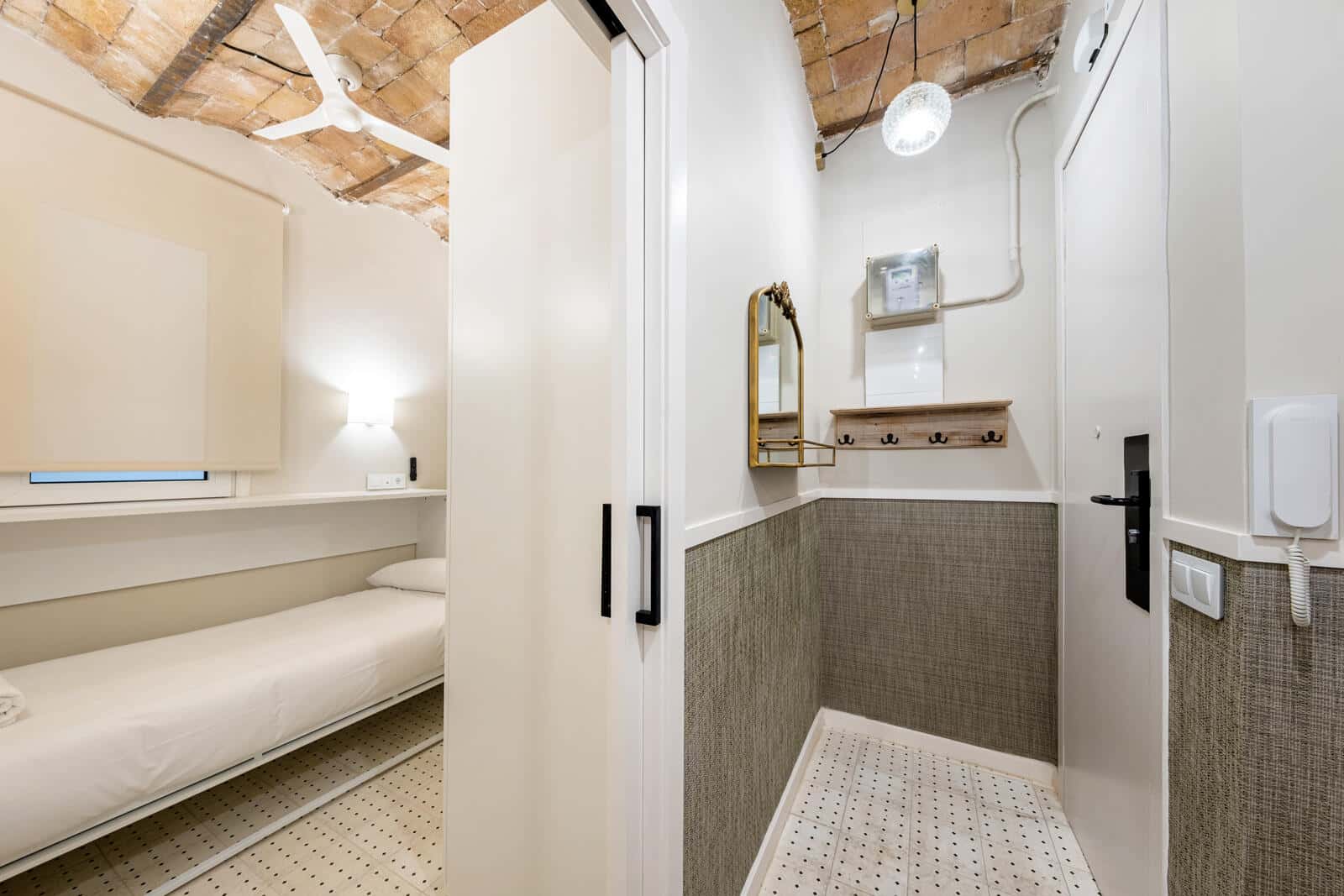 Badal- Refursbished 2 bedroom apartment