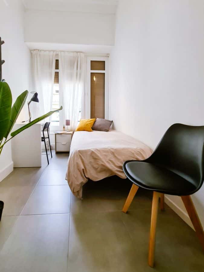 Habitación en piso de 7 habitaciones en Ciutat Vella