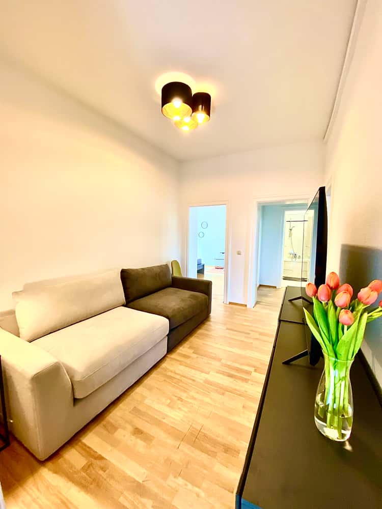 Frank: Schönes 3-Zimmer-Apartment mit 2 Balkonen in Friedrichshain - Photo 1