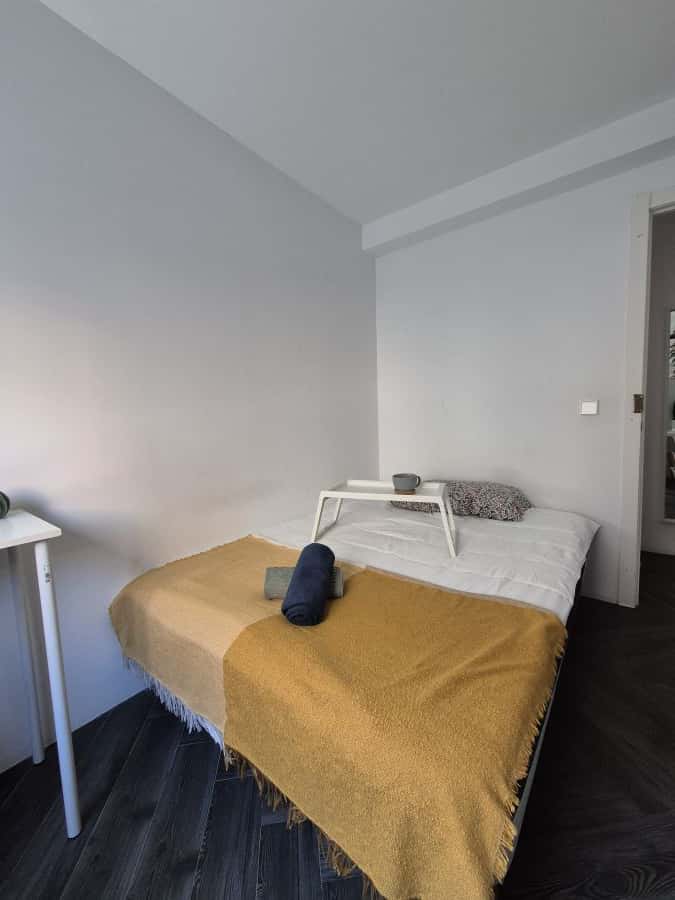 Habitación en piso de 4 habitaciones en Camins Al Grau