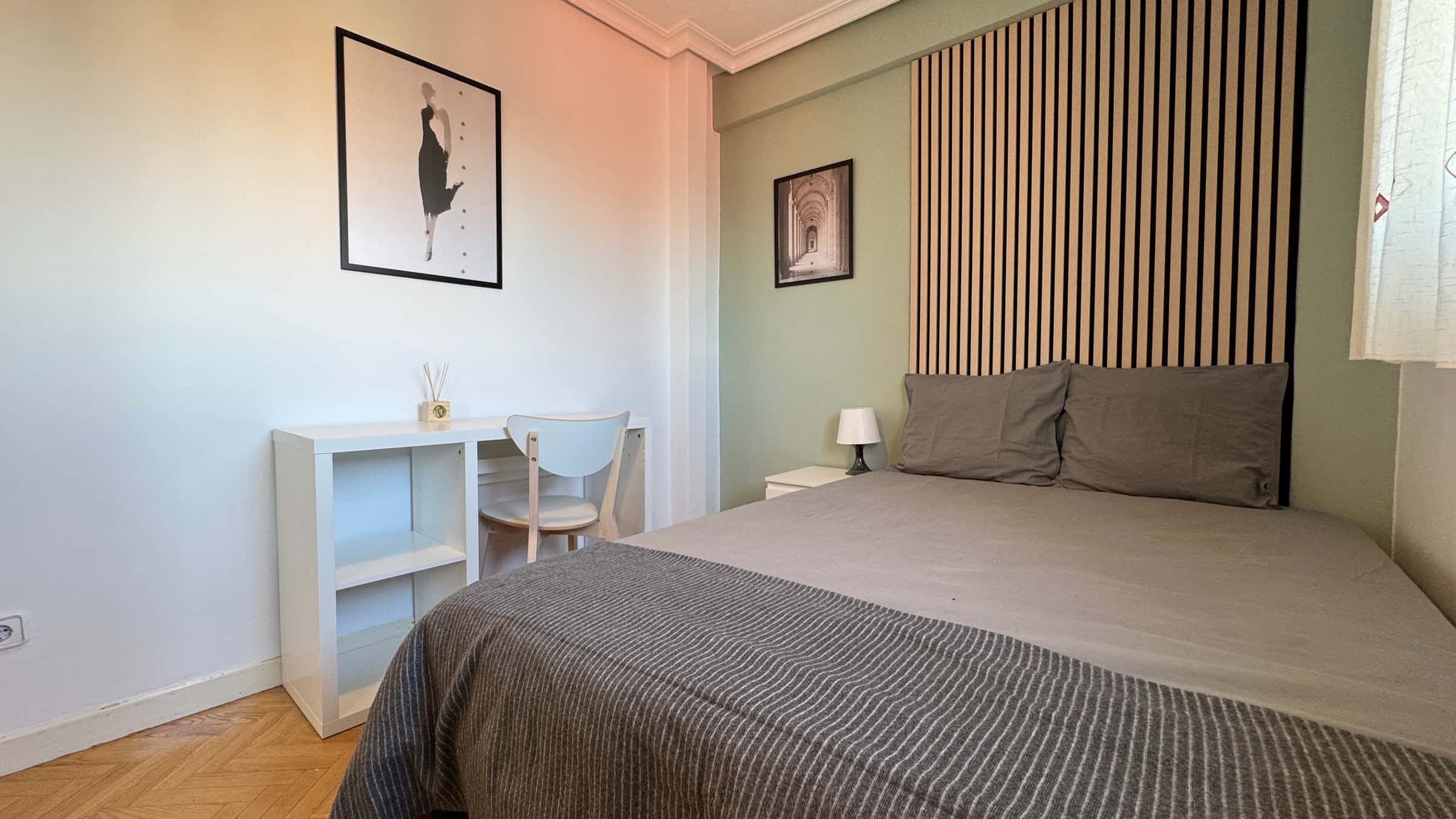 Zimmer in Calle de Tribaldos, Madrid für 80 m² mit 4 Schlafzimmer