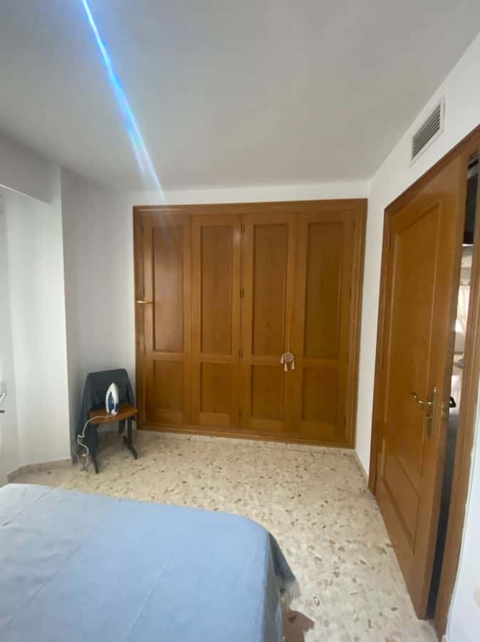 Habitación en piso de 5 habitaciones en El Pla Del Real