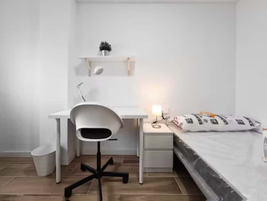 Habitación en piso de 4 habitaciones en Campanar