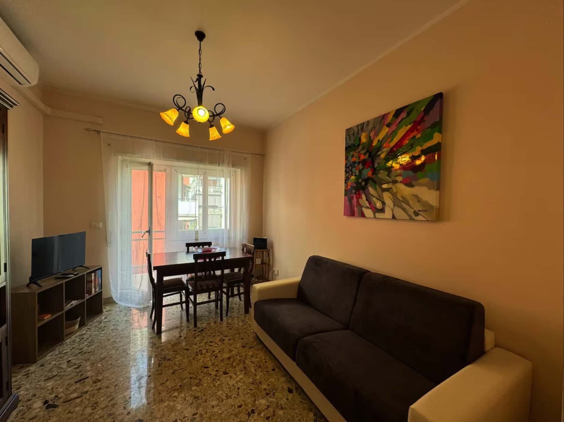 096 - Aurelia - Vintage Comfort Steps from Vatican