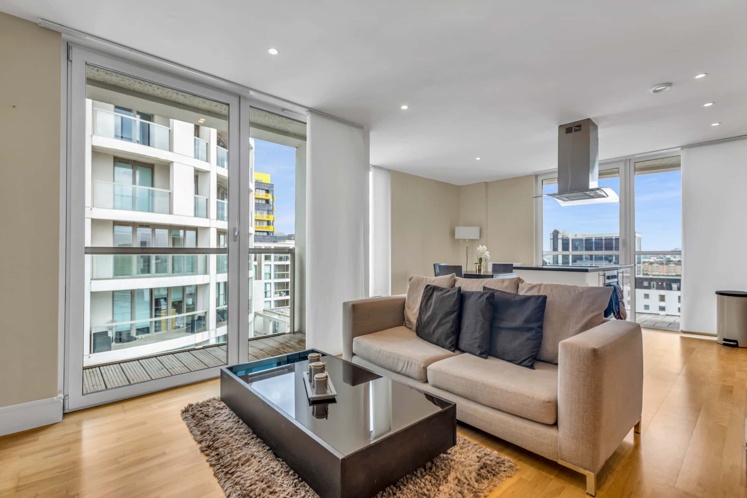 Apartamento em Lanterns Way, London para 80 m² com 2 quartos