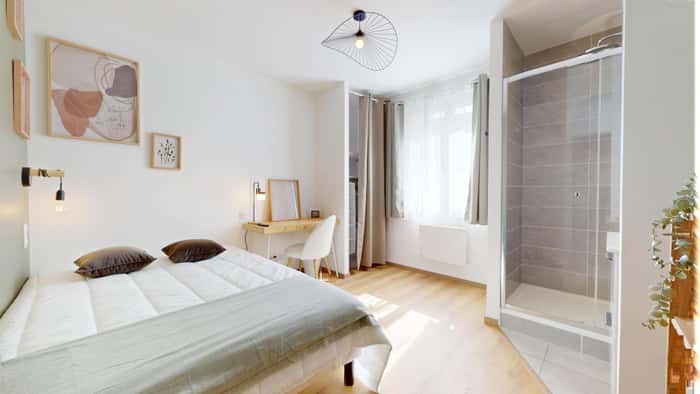 Listing photo thumbnail