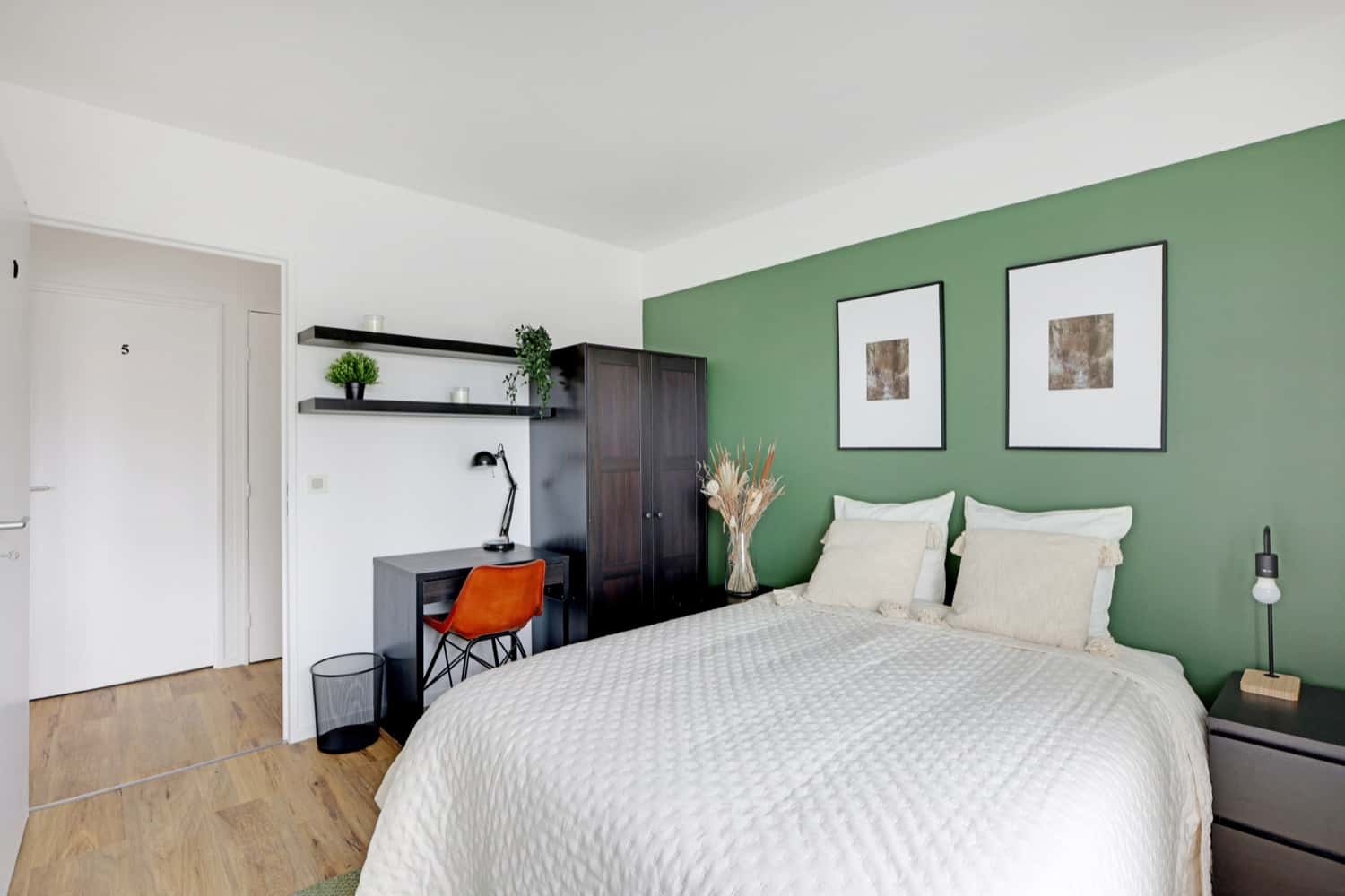 Move into this 10 m² bedroom