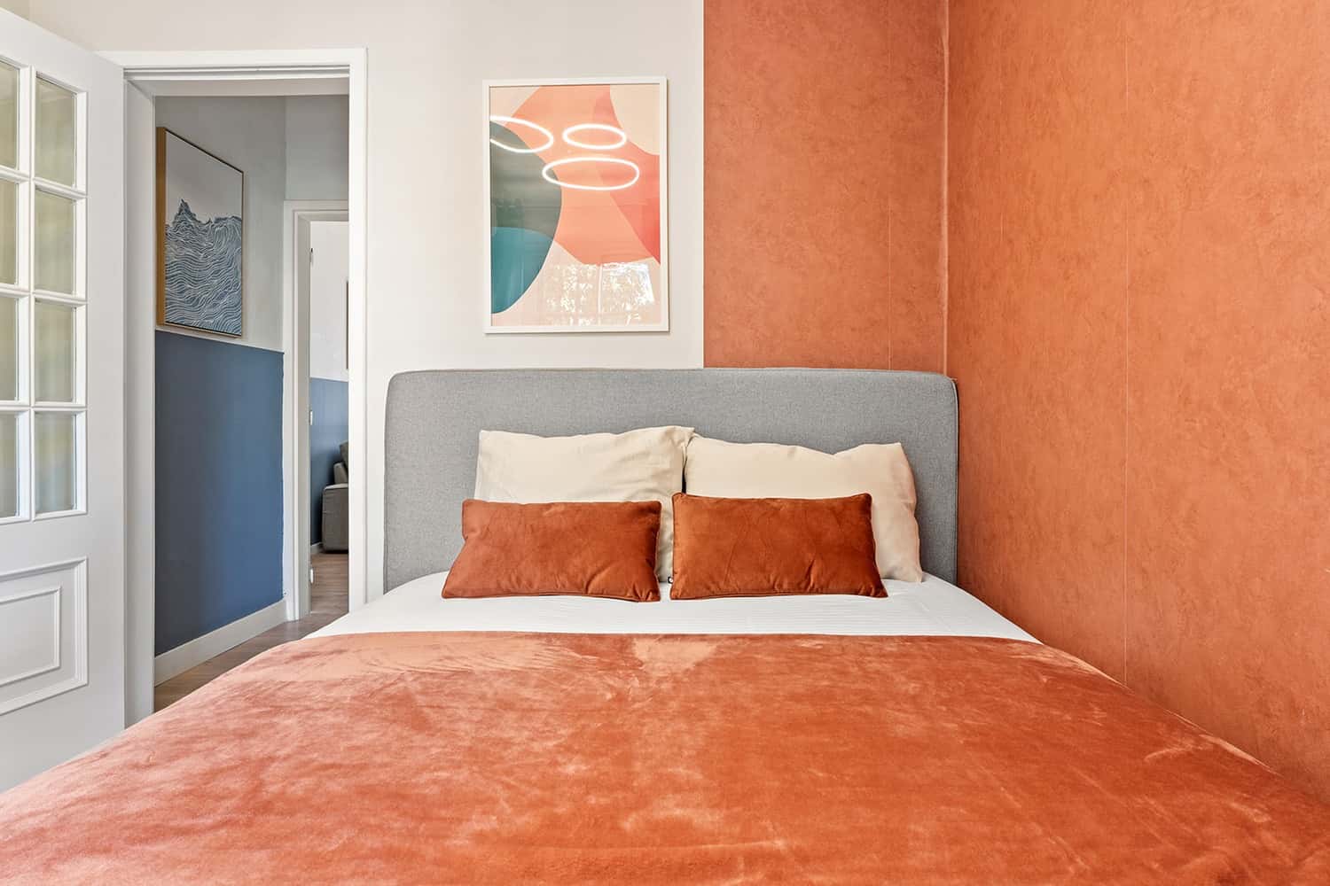 Room 1 - 89. Rua Afonso Lopes Vieira 47 2E